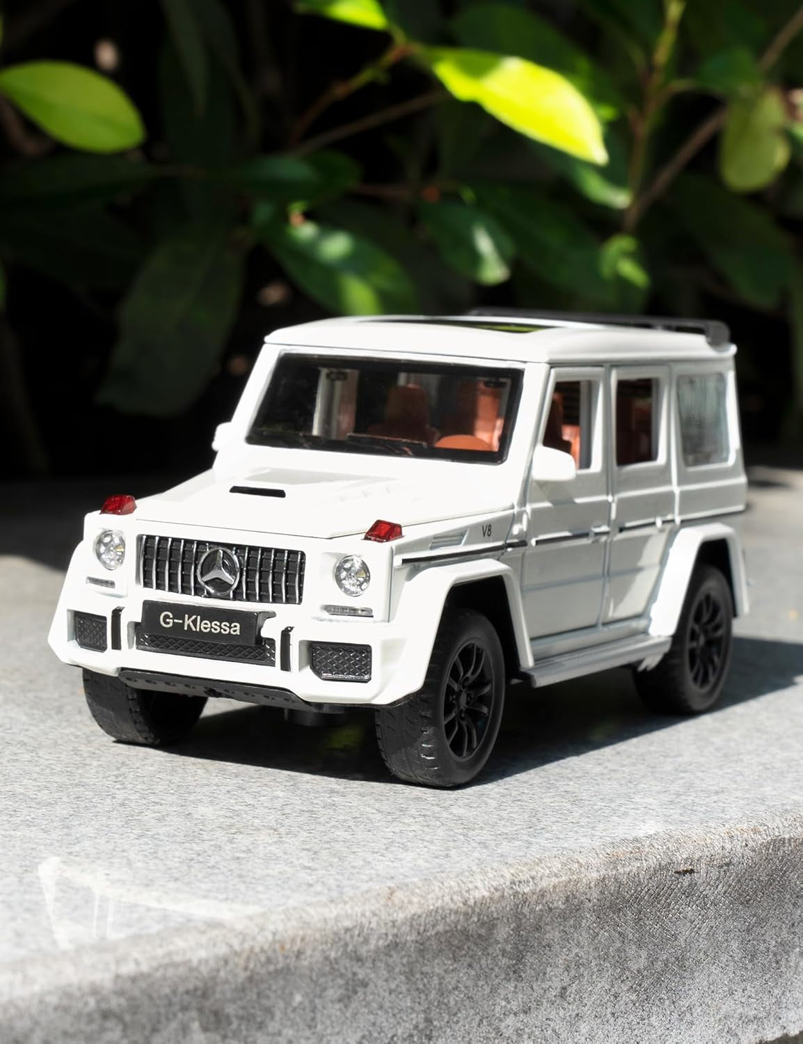 1/32 Scale Car Model Compatible for Collectible G63 AMG Diecast Toy Vehicle, Zinc Alloy Pull Back Toy Car with Sound and Light for Adult Boys Girls 3 4 5 6 7 8（White）