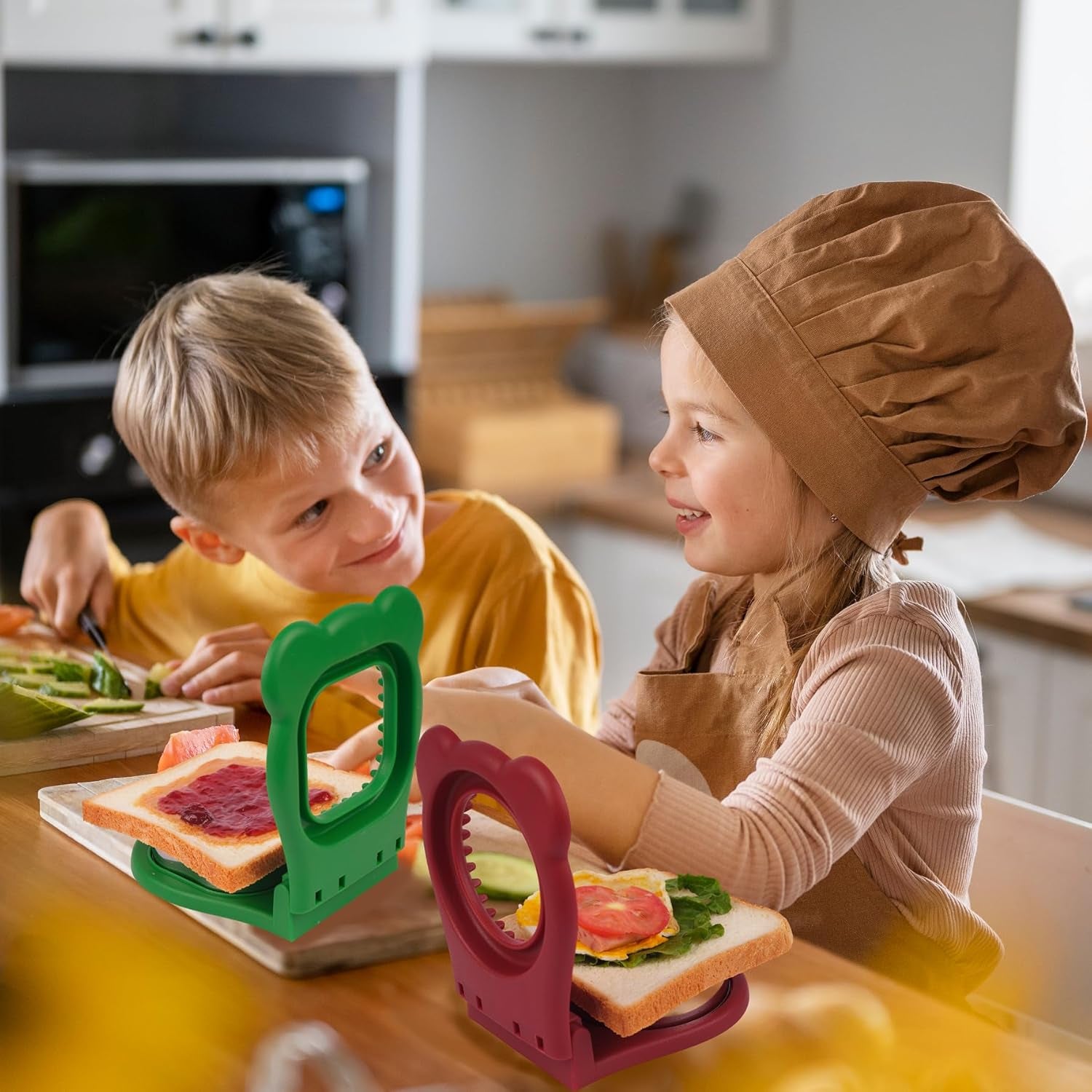 Uncrustables Sandwich Maker Sealer Cutter, Crustless Sandwich Cutter, PB&amp;J Uncrustable Maker - Color Green, Square Shape